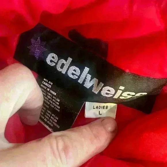 Edelweiss Vintage winter coat. Mid-weight. Large. Black and Red. Floral trim. - Picture 11 of 15